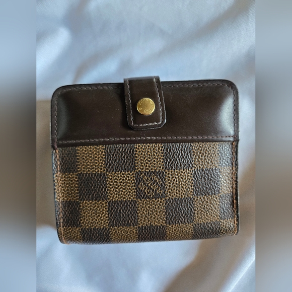 Louis Vuitton Handbags - Louis Vuitton Compact Brown Damier Ebene Zip Wallet EUC